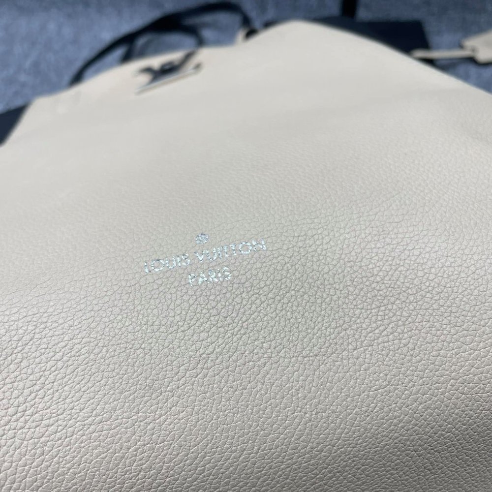 Auth Louis Vuitton Lock Me black and beige like new - Picture 7 of 11